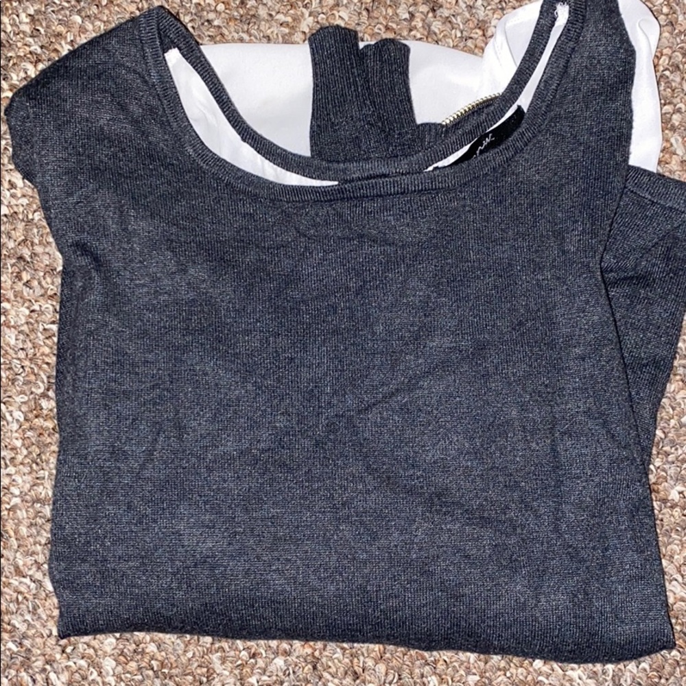 Gray sweater with adjustable zipper  back